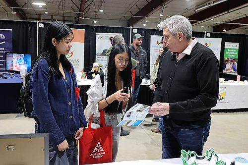 Brandon Career Symposium vice-president Rob Starkell (right) discusses human resources with students at the symposium on Tuesday afternoon. (Abiola Odutoila/The Brandon Sun)