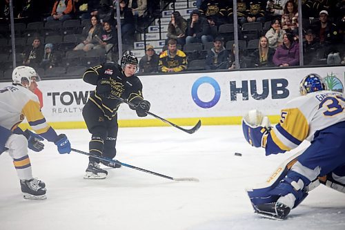 19032025
Carter Klippenstein #19 of the Brandon Wheat Kings fires a shot at goalie Evan Gardner #35 of the Saskatoon Blades during WHL action at Westoba Place on Wednesday evening. 
(Tim Smith/The Brandon Sun)