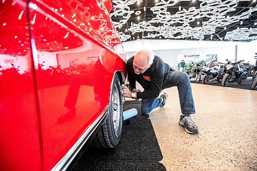 MIKAELA MACKENZIE / FREE PRESS
	

Darren Kellner shines up the wheels on his 1967 Chevy Nova SS in preparation for the World of Wheels event at the RBC Convention Centre on Thursday, March 20, 2025. 


Standup.
Winnipeg Free Press 2025