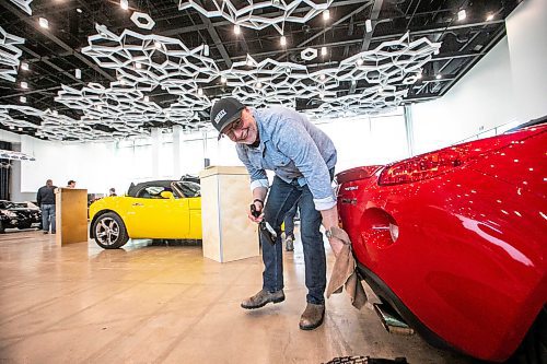 MIKAELA MACKENZIE / FREE PRESS
Ron Janzen shines up his 2006 Pontiac Solstice (The Mallet edition - number sixteen out of only one hundred made that year) in preparation for the World of Wheels event at the RBC Convention Centre on Thursday, March 20, 2025.
Standup.
Winnipeg Free Press 2025