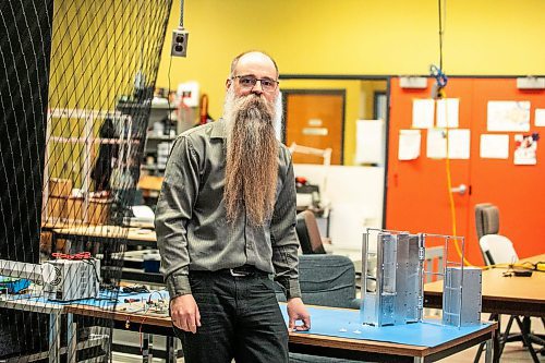 MIKAELA MACKENZIE / FREE PRESS
Philip Ferguson, a University of Manitoba engineering professor and the director of STARLab, in his satellite lab on Tuesday, March 25, 2025. Philip is planning to switch from Starlink, Elon Musk’s internet provider, to Canadian-made alternative Telesat next year.
For Gabby story.
Winnipeg Free Press 2025