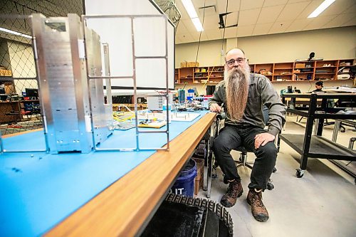 MIKAELA MACKENZIE / FREE PRESS
Philip Ferguson, a University of Manitoba engineering professor and the director of STARLab, in his satellite lab on Tuesday, March 25, 2025. Philip is planning to switch from Starlink, Elon Musk’s internet provider, to Canadian-made alternative Telesat next year.
For Gabby story.
Winnipeg Free Press 2025