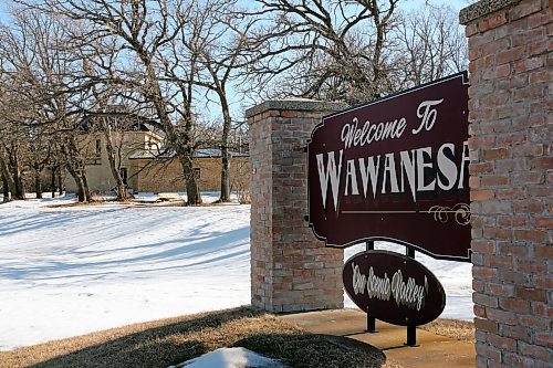 An abandoned home neighbouring the entrance to Wawanesa is seen in March. A local retiree, Neil Friesen, has bought the home and plans to build it back to be livable again before putting it up for sale. (Connor McDowell/Brandon Sun)