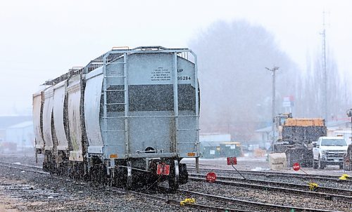 "Derail" signs are attached to a section of rail just off Sixth Street on Tuesday afternoon. (Matt Goerzen/The Brandon Sun)