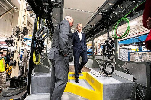 MIKAELA MACKENZIE / FREE PRESS
New Flyer Industries president and CEO Paul Soubry gives Liberal Leader Mark Carney a tour of the facility in Winnipeg on Tuesday, April 1, 2025.
For Malak story.
Winnipeg Free Press 2025
