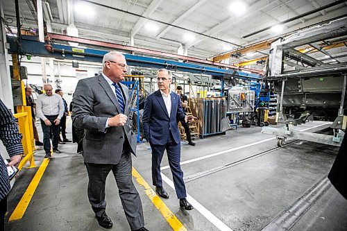 MIKAELA MACKENZIE / FREE PRESS
New Flyer Industries president and CEO Paul Soubry gives Liberal Leader Mark Carney a tour of the facility in Winnipeg on Tuesday, April 1, 2025.
For Malak story.
Winnipeg Free Press 2025