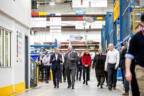 MIKAELA MACKENZIE / FREE PRESS
New Flyer Industries president and CEO Paul Soubry gives Liberal Leader Mark Carney a tour of the facility in Winnipeg on Tuesday, April 1, 2025.
For Malak story.
Winnipeg Free Press 2025