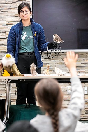 MIKAELA MACKENZIE / FREE PRESS
	

Prairie Wildlife Rehabilitation Centre education coordinator Julia Burcar introduces northern saw-whet owl Yahzi to children at the Osborne Library on Thursday, April 3, 2025. 

Standup.
Winnipeg Free Press 2025