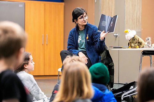 MIKAELA MACKENZIE / FREE PRESS
Prairie Wildlife Rehabilitation Centre education coordinator Julia Burcar reads and shares animal knowledge with children at the Osborne Library on Thursday, April 3, 2025.
Standup.
Winnipeg Free Press 2025