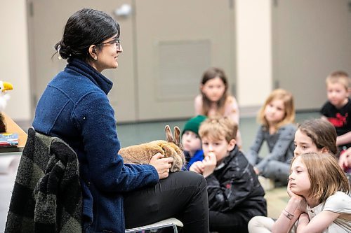 MIKAELA MACKENZIE / FREE PRESS
Prairie Wildlife Rehabilitation Centre education coordinator Julia Burcar introduces domestic sable rabbit Bruce to children at the Osborne Library on Thursday, April 3, 2025.
Standup.
Winnipeg Free Press 2025