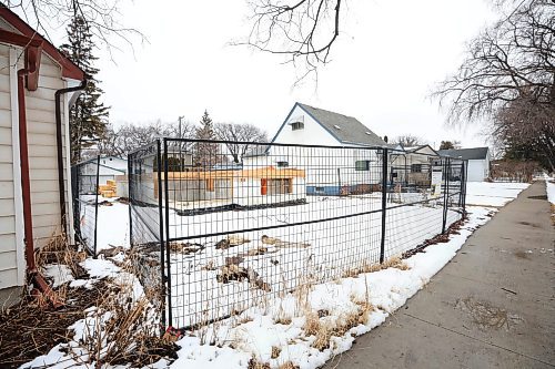 Ruth Bonneville  / Free Press 

Local  HOME CONSTRUCTION HALTED

Outside photo of a halted home construction site at 895 Lorette Ave.

LORETTE HOME CONSTRUCTION HALTED: A Winnipeg resident is calling on the city to be more aggressive.

See story by Nicole 

April 3rd   2025