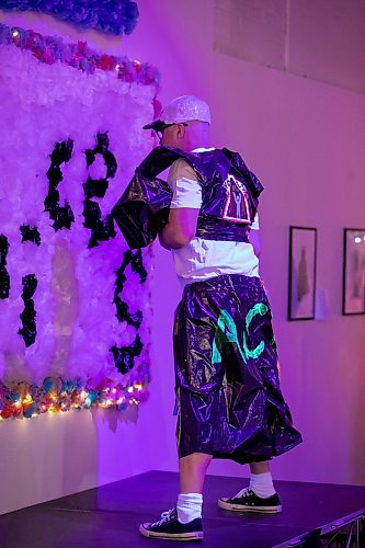 BROOK JONES/FREE PRESS
Voices: Manitoba's Youth in Care Network, hosts its Garbage Bag Fashon Show at the Graffiti Gallery in Winnipeg, Man., Friday, April 4, 2025. Ace Burpee who hosts the Ace Burpee Show on 103.1 Virgin Radio is pictured showing off an outfit made of plastic garbage bags as he participates in the fashion show as a model.