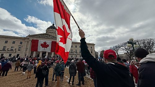 JOHN WOODS / FREE PRESS
Hundreds of Manitobans gathered on the legislature grounds in downtown Winnipeg to show their patriotic pride. April 6, 2025