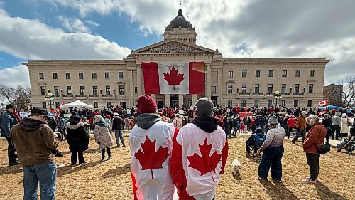 JOHN WOODS / FREE PRESS
Hundreds of Manitobans gathered on the legislature grounds in downtown Winnipeg to show their patriotic pride. April 6, 2025