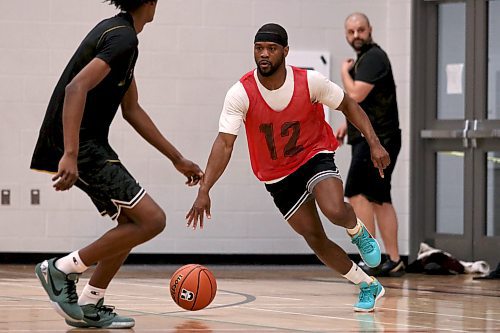Ilarion Bonhomme of Dream Team dribbles the ball up the court against Beez Kneez. (Matt Packwood/The Brandon Sun)
