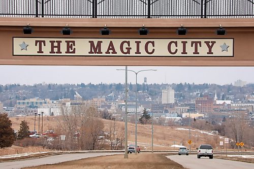 21032025
A footbridge over Highway 83 leading into Minot, North Dakota proclaims the city’s slogan A Magic City. (Tim Smith/The Brandon Sun)
