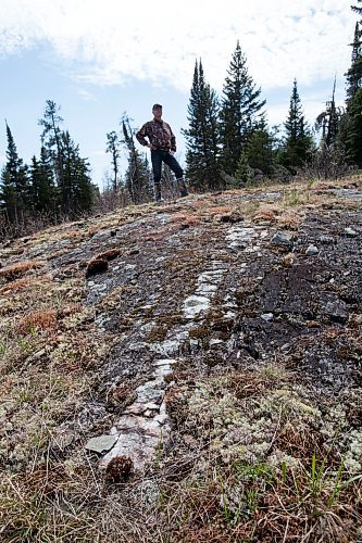 Jessica Finn / Free Press FILES
Stan Michalak stands in Whiteshell Provincial Park near Falcon Lake in 2017, near the site of a 1967 UFO encounter reported by his father Stefan Michalak.