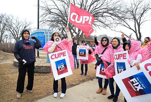 Ruth Bonneville / Free Press
LOCAL - healthcare rally
Photo Health Care Support Workers at Extendicare-operated Care Homes on the Picket line at Tuxedo Villa Personal Care Home
ERIK story
April 9th 2025