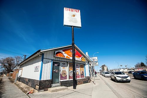 MIKAELA MACKENZIE / FREE PRESS
Dawat on Keewatin on Tuesday, April 15, 2025.
For Eva story.
Winnipeg Free Press 2025
