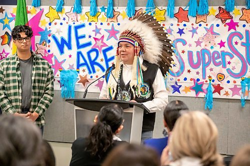 BROOK JONES/FREE PRESS
The Link: Youth and Family Supports and Brokenhead Ojibway First Nation sign a historic agreement to repatriate services. The partnership represents efforts to reclaim jurisdiction and oversight of child and family services and a transformation of Community Care across Manitoba and Canada. Pictured: Brokenhead Ojibway First Nation Chief Gordon Bluesky speaks during the announcement as youth co-host Joshua Nepinak, who is a director on The Links board.
