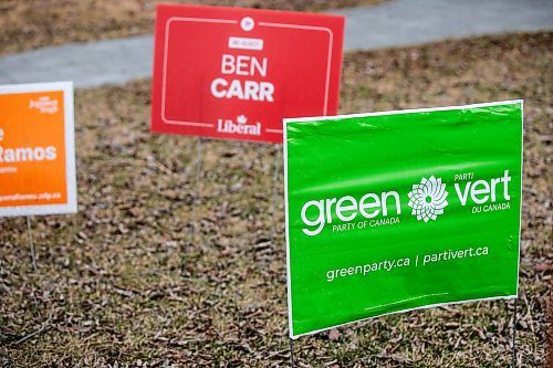 MIKAELA MACKENZIE / FREE PRESS
Lawn signs on Jessie Avenue at Stafford Street on Monday, April 21, 2025.
Winnipeg Free Press 2025