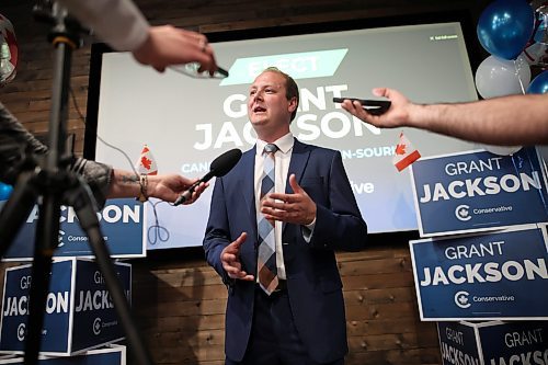 28042025
Brandon-Souris Conservative Party of Canada candidate Grant Jackson answers questions from journalists at his campaign party at Joe Beeverz Canadian Pub in Brandon on Monday evening. Jackson won his election race to become the next Member of Parliament for Brandon-Souris. (Tim Smith/The Brandon Sun)