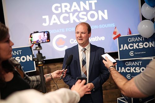 28042025
Brandon-Souris Conservative Party of Canada candidate Grant Jackson answers questions from journalists at his campaign party at Joe Beeverz Canadian Pub in Brandon on Monday evening. Jackson won his election race to become the next Member of Parliament for Brandon-Souris. (Tim Smith/The Brandon Sun)