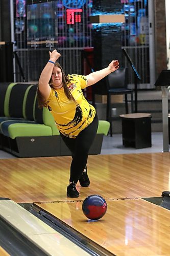 Alexis Cairns, shown practising at Thunderbird Bowl earlier this week, is heading to Edmonton to participate in the Youth Bowl Canada national championships. (Perry Bergson/The Brandon Sun)
