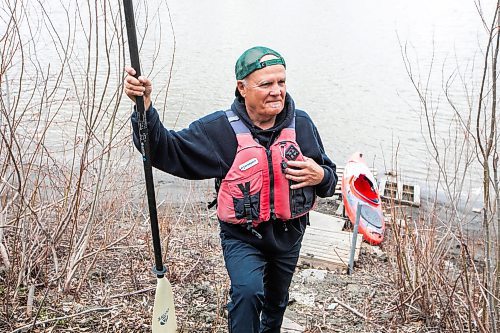 MIKAELA MACKENZIE / FREE PRESS
Kayaker Dave Taylor by the Red River on Thursday, May 1, 2025. Dave Taylor is a local teacher who has written several op-eds drawing attention to sewers and pollution issues in the city.
For JS story.
Winnipeg Free Press 2025
