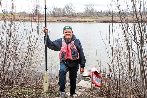MIKAELA MACKENZIE / FREE PRESS
Kayaker Dave Taylor by the Red River on Thursday, May 1, 2025. Dave Taylor is a local teacher who has written several op-eds drawing attention to sewers and pollution issues in the city.
For JS story.
Winnipeg Free Press 2025