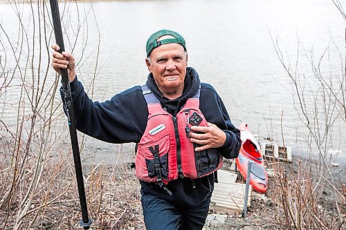MIKAELA MACKENZIE / FREE PRESS
Kayaker Dave Taylor by the Red River on Thursday, May 1, 2025. Dave Taylor is a local teacher who has written several op-eds drawing attention to sewers and pollution issues in the city.
For JS story.
Winnipeg Free Press 2025