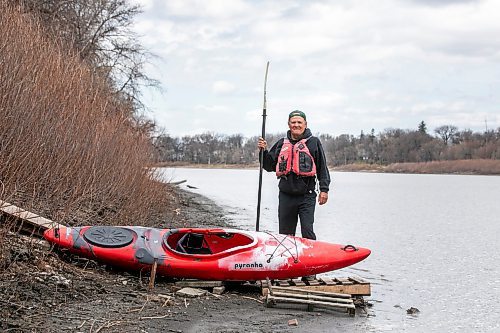 MIKAELA MACKENZIE / FREE PRESS
Kayaker Dave Taylor by the Red River on Thursday, May 1, 2025. Dave Taylor is a local teacher who has written several op-eds drawing attention to sewers and pollution issues in the city.
For JS story.
Winnipeg Free Press 2025