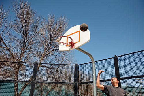 02052025
Conrad Bone takes a shot on net while shooting hoops with friends in front of the Brandon YMCA on Princess Avenue in Brandon on a hot Monday afternoon. . (Tim Smith/The Brandon Sun)