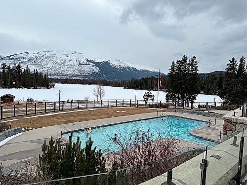 Katrina Clarke / Free Press
The Fairmont Jasper Park Lodge’s outdoor hot tub and heated pool overlook Lac Beauvert and offer amazing Rocky Mountain views.