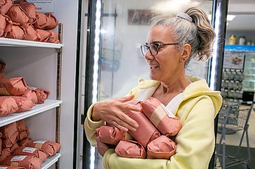 BROOK JONES/FREE PRESS
Frigs' Natural Meats and More store manager Michelle Mansell, 55, is pictured holding lean ground beef wrapped in butcher paper at her family's butchershop in West St. Paul, Man., Tuesday, May 6, 2025. The local butchershop recently fell victim to a targeted scam.
