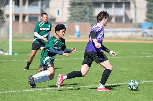 Neelin Spartan Emil Magnaye chases down Vincent Massey's Calen Sass. (Matt Packwood/The Brandon Sun) May 7, 2025