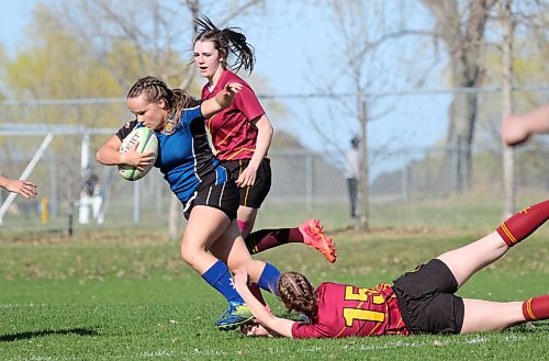 Souris Sabres Mia Lepp tries to shake a tackle by Kardyn Rowan of the Crocus Plainsmen. (Thomas Friesen/The Brandon Sun)