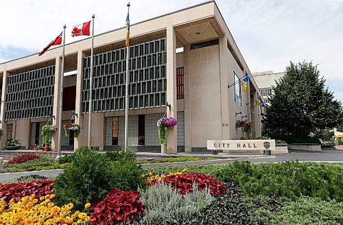 WAYNE GLOWACKI / WINNIPEG FREE PRESS Winnipeg City Hall August 26 2016