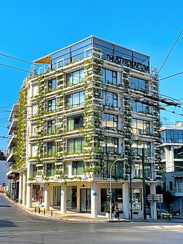 Steve MacNaull / Free Press
The seven-storey facade of The Athenaeum is covered by 2,500 plants.