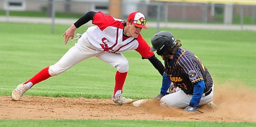 Boissevain Centennials shortstop Drew Hilhorst tags out Wawanesa Brewers third baseman Avery Kirkup on a steal attempt. The SWBL season opens next week. (Brandon Sun file photo)