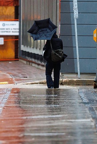MIKE DEAL / FREE PRESS
Pedestrians battle the wind and the rain while making their way along Portage Avenue Friday morning.
Standup
250516 - Friday, May 16, 2025.