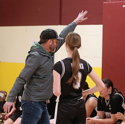 Carr provides demonstration in a timeout. (Matt Packwood/The Brandon Sun)