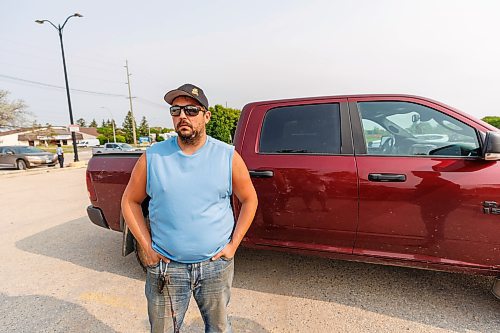 MIKE DEAL / FREE PRESS
Matthew LaRosa an evacuee from Flin Flon, MB, arrives at the Emergency Social Services (ESS) reception centre at Billy Mosienko Arena, 709 Keewatin Street, after dropping a family member off at his mothers home in Winnipeg.
Billy Mosienko Arena, 709 Keewatin St., where the province has set up a reception centre staffed by provincial Emergency Social Services (ESS) and the Canadian Red Cross where evacuees are encouraged to register whether or not they have a place to stay.
250529 - Thursday, May 29, 2025.