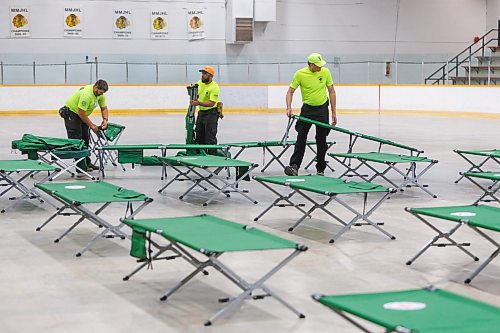 MIKE DEAL / FREE PRESS
Winnipeg Search and Rescue volunteers set up around 100 cots in the Eric Coy Arena, 535 Oakdale Dr, as they assist the Red Cross by setting up facility for them.
Reporter: Tyler Searle
250529 - Thursday, May 29, 2025.