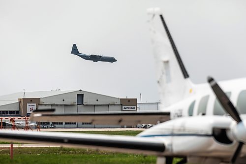 MIKAELA MACKENZIE / FREE PRESS
	
A Hercules airplane lands in Winnipeg on Thursday, May 29, 2025. 

Winnipeg Free Press 2025