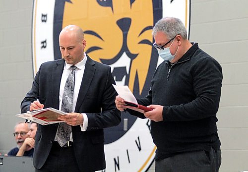 Brandon Sun Winnipeg Wesmen head coach Mike Raimbault, left, and assistant Don Thomson go over plans for the second half of their Canada West men's basketball game against the Brandon Bobcats on Saturday. (Thomas Friesen/The Brandon Sun)