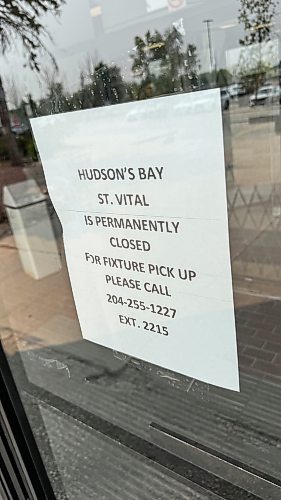 JOHN WOODS / FREE PRESS
The Bay store at St Vital was locked down today Sunday, June 1, 2025 Winnipeg. Some people stopped by to check for last minute deals, take a peek at the empty, or grab a selfie in front of the closed store.

Reporter: aaron
