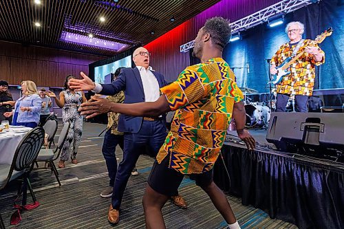 MIKE DEAL / FREE PRESS
Mayor Scott Gillingham dances with NAfro Dance during the luncheon.
Attendees gather at the RBC Convention Centre for the Mayor’s Luncheon for the Arts on Thursday. Along with the awards that were handed out there was a performance by NAfro Dance the only African contemporary dance company in Western Canada which included a special guest dancer and drummer, Mayor Gillingham.
Reporter: Conrad Sweatman
250605 - Thursday, June 05, 2025.