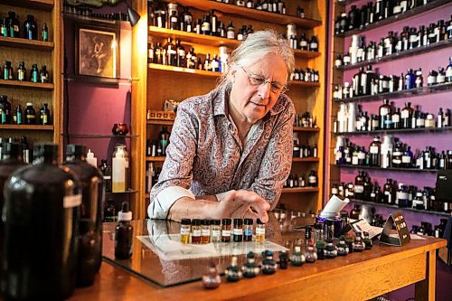 MIKAELA MACKENZIE / WINNIPEG FREE PRESS
Michael OՍalley of La Perfumerie with a perfume inspired by the smells of Winnipeg on Thursday, June 5, 2025.
For AV story.
Winnipeg Free Press 2025