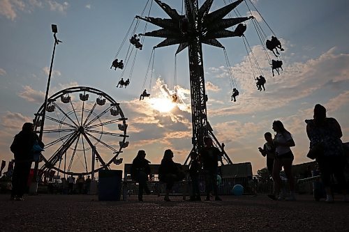 05062025
Fair-goers fill the midway on a sunny Thursday evening at the Manitoba Summer Fair at the Keystone Centre grounds.
(Tim Smith/The Brandon Sun)